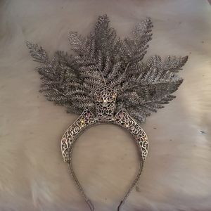 Gorgeous silver head piece